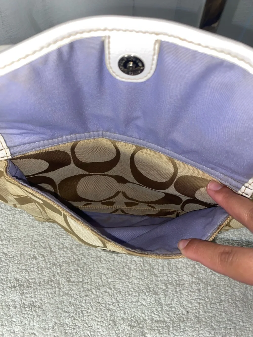 GUC Coach Signature Front Pocket Crossbody - Picture 6 of 9